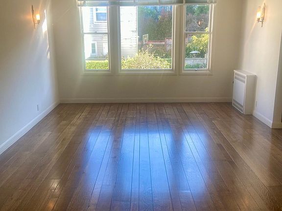 5th image of 3055 Scott St #302