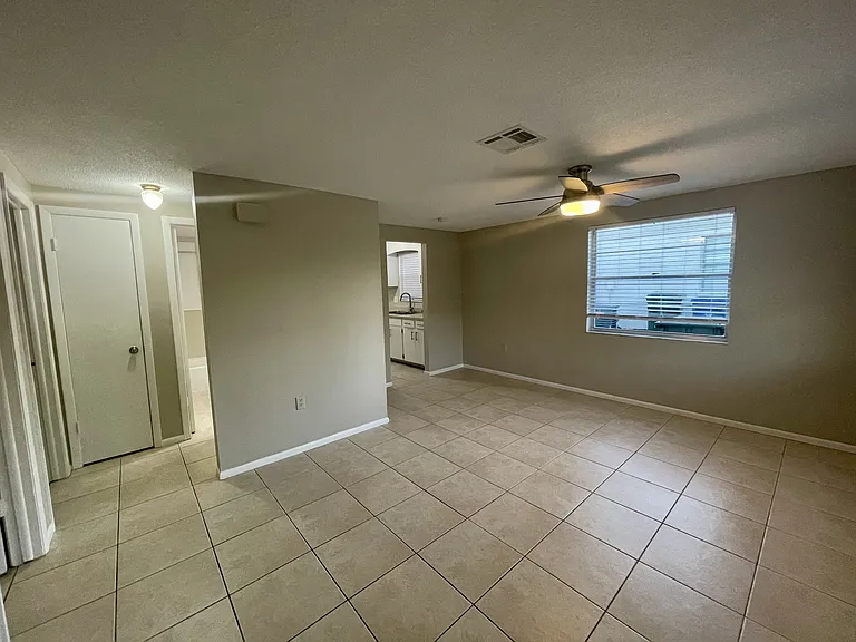 619 Shore Rd — Photo 11