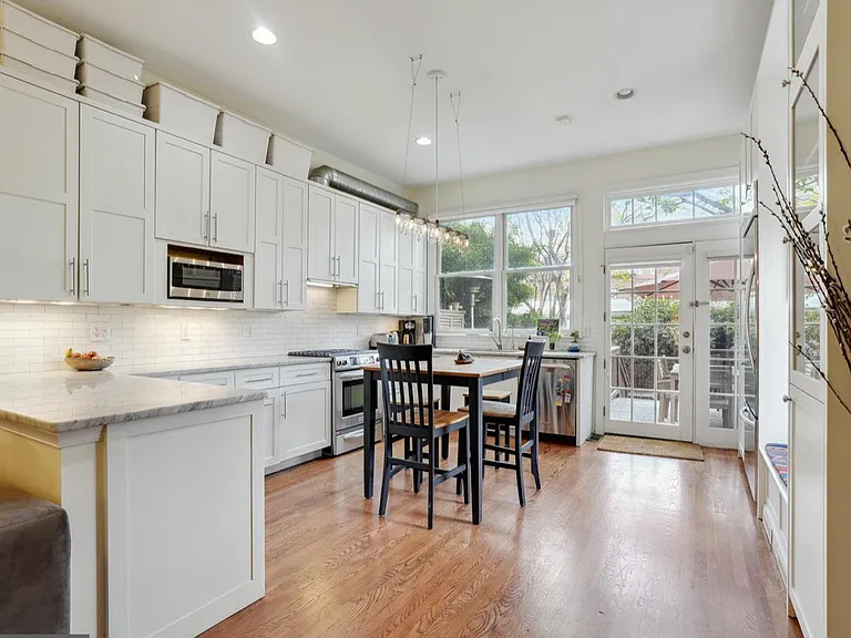 629 A St NE — Photo 12