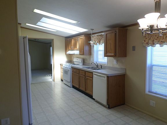 5th image of 46310 Abbey Dr