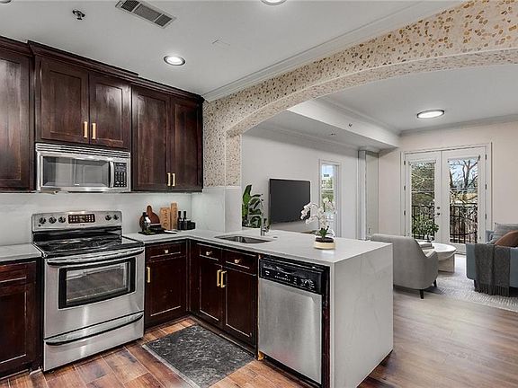 3rd image of 2255 Peachtree Rd NE Unit 522