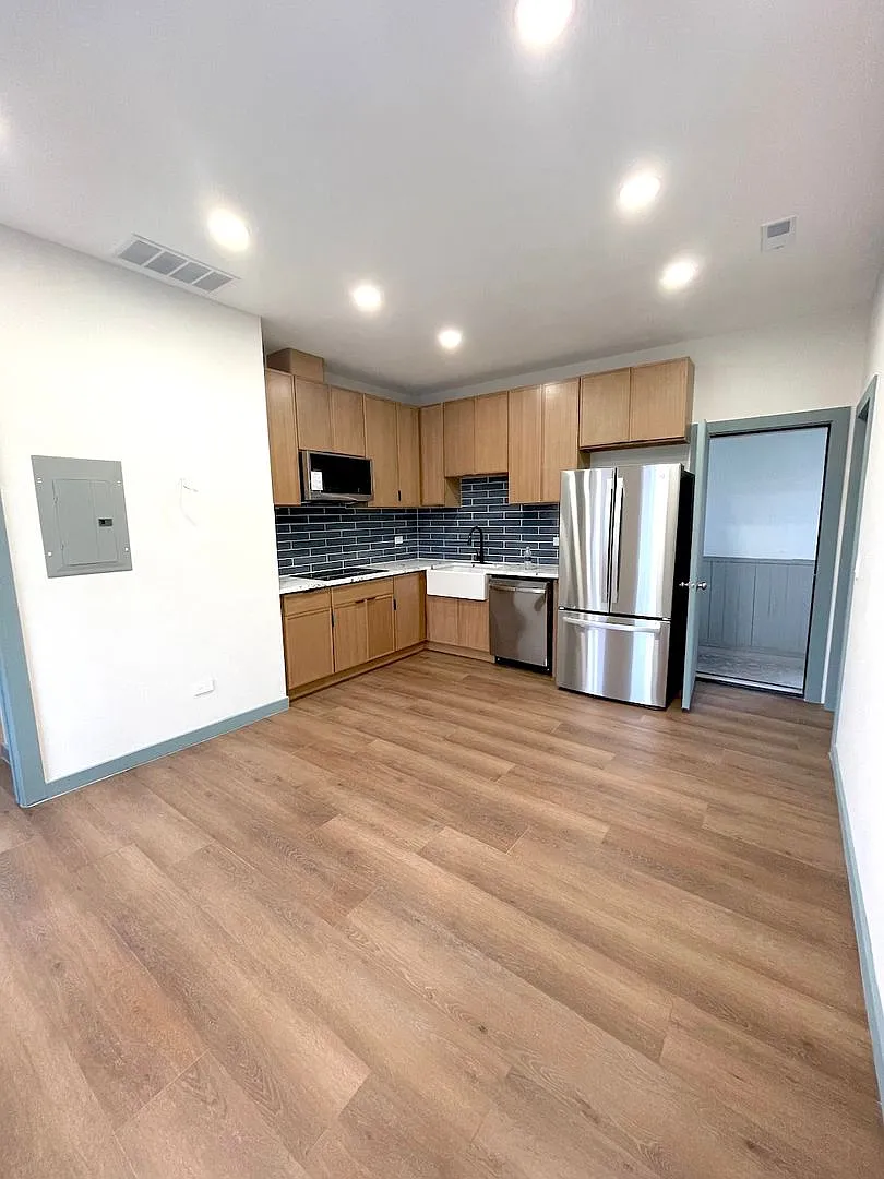 2 bed, 750 sqft, $1,950 — Photo 1