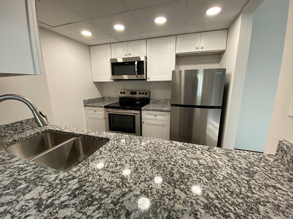 1st image of 206 W Division St APT I