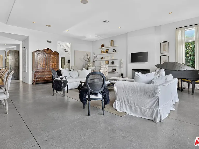 2425 Clement Ave — Photo 7