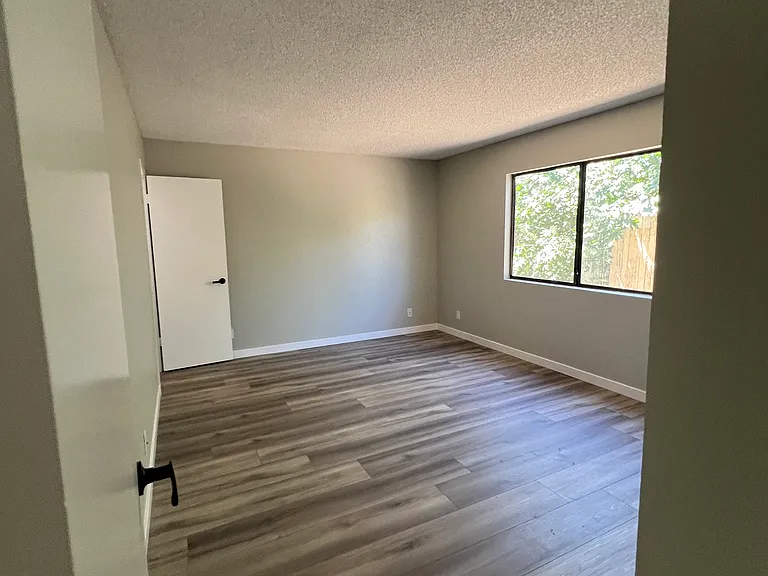 9208 Langdon Ave — Photo 27