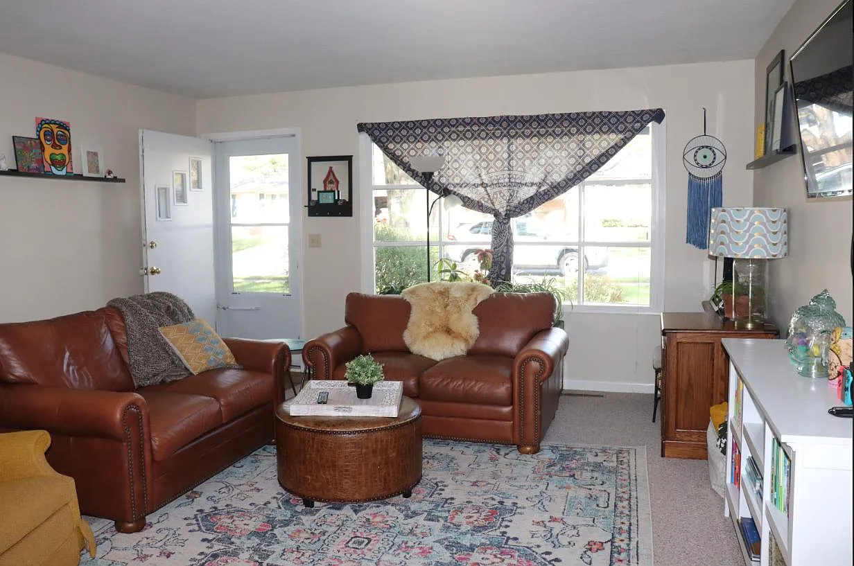 3 bed, 1102 sqft, $1,600 — Photo 3
