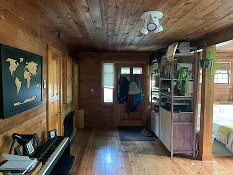 Hallway entering cottage.
Sorry lights were not on. Natural lighting with many windows