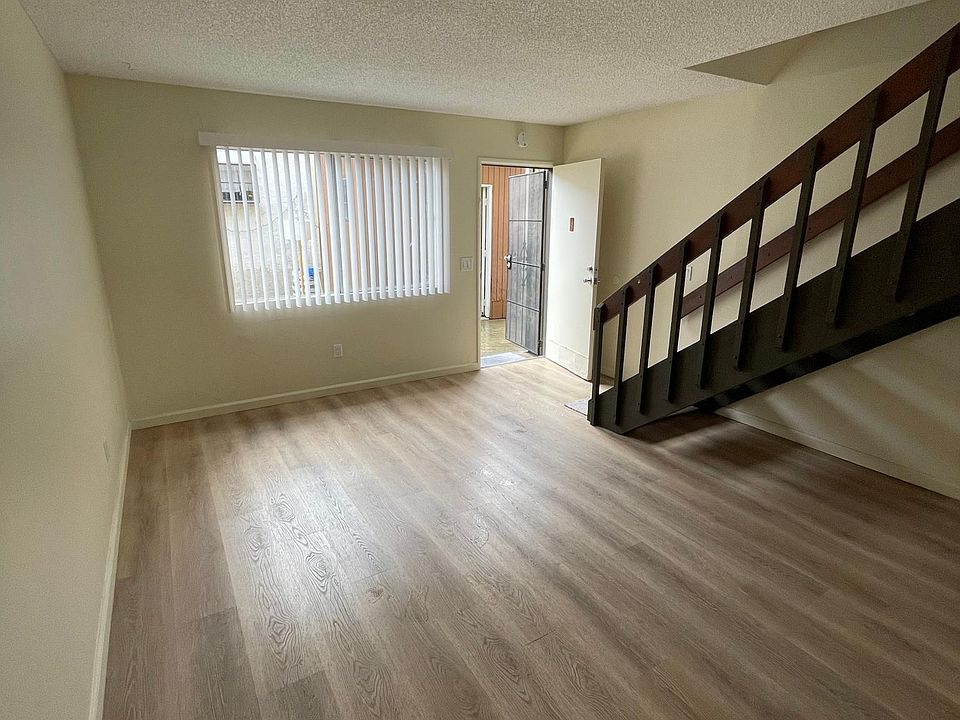1st image of 4522 Kensington Dr APT B
