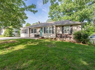 5527 Barton Ln, Shawnee, KS 66203