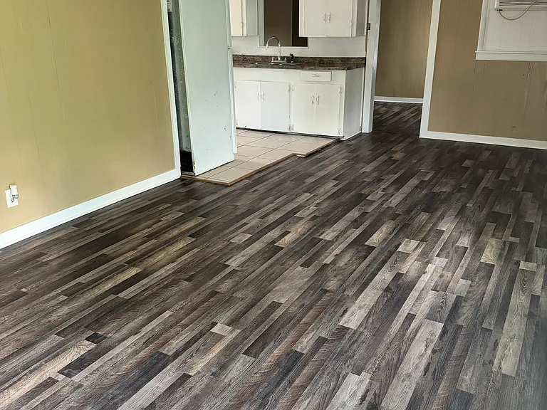 3220 S Cherokee Dr — Photo 2