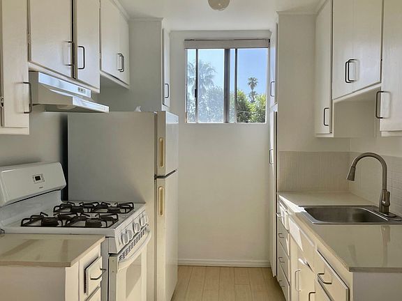 2nd image of 952 Maltman Ave #207