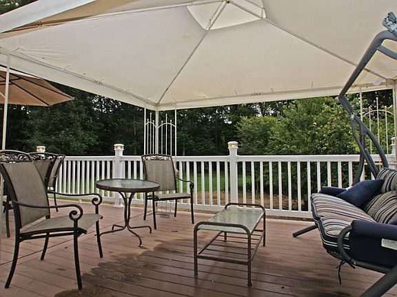 Huge Back Deck