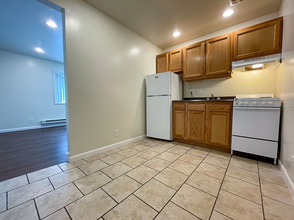 1st image of 316 E College St #6