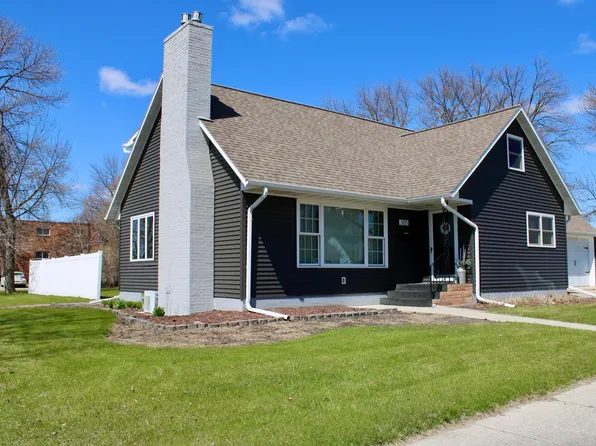 305 Arnold Ave N, Thief River Falls, MN 56701