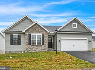 11 Flicker Ct, Gettysburg, PA 17325
