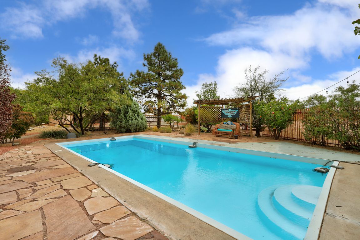 next background image