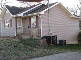 409 S Chicago Ave, Bolivar, MO 65613