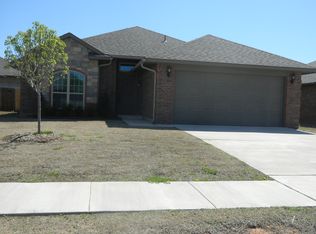 700 SW 43rd St, Moore, OK 73160