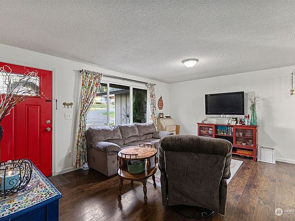 4th image of 3860 Celeste Court SE