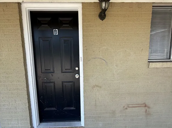 210 East Parkway A-D, 210 E Parkway Dr #B, Russellville, AR 72801