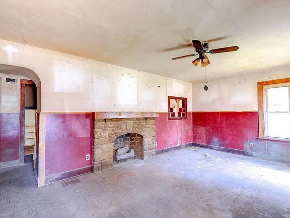 4th image of 221 Delano St