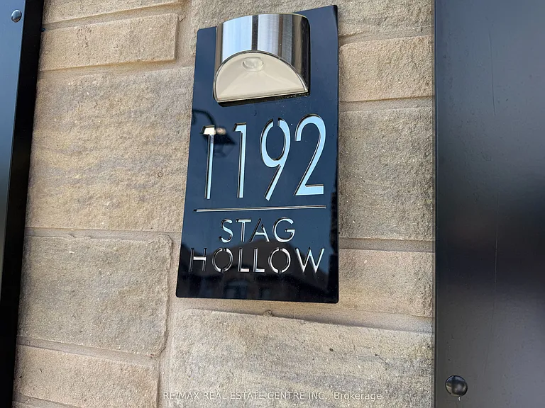 1192 Stag Holw — Photo 3