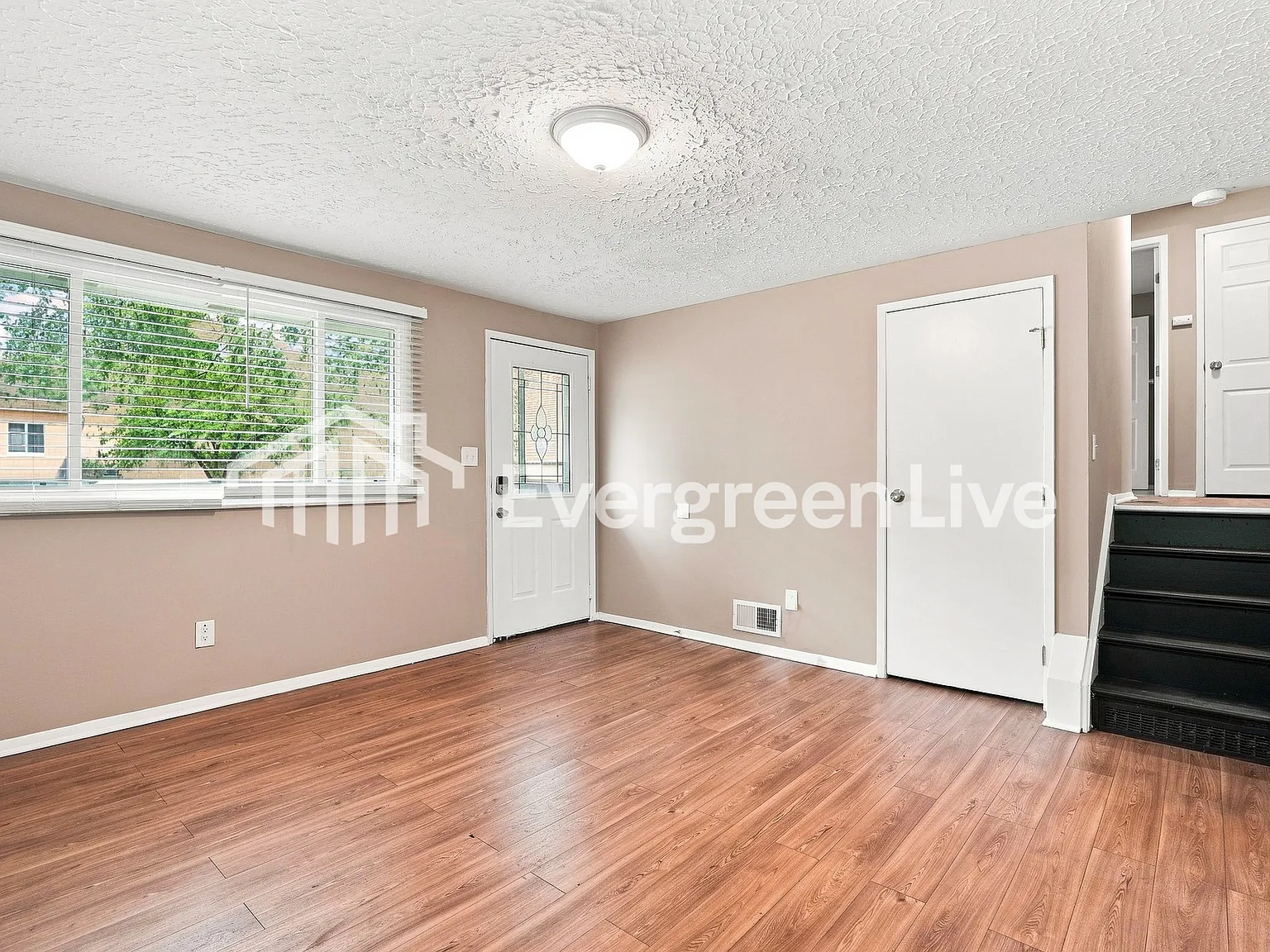 4 bed, 1.0 bath, 1344 sqft, $1,795 — Photo 3