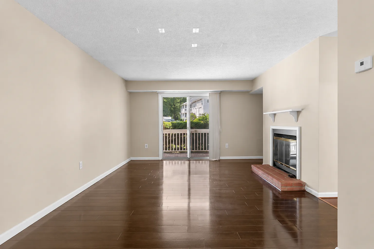 1 bed, 826 sqft, $1,800 — Photo 3