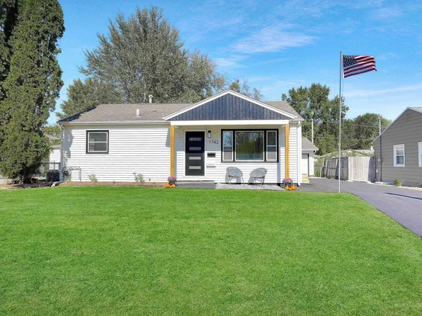 1742 Sager Ave, Waterloo, IA 50701