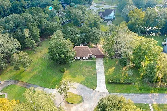 1382 Bristol Ct — Photo 3