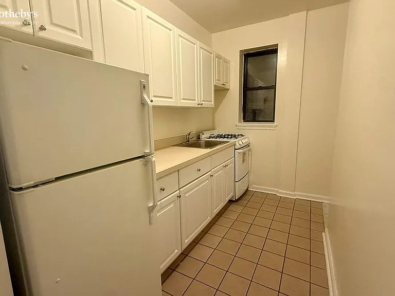 2708 Broadway #2 — Photo 5
