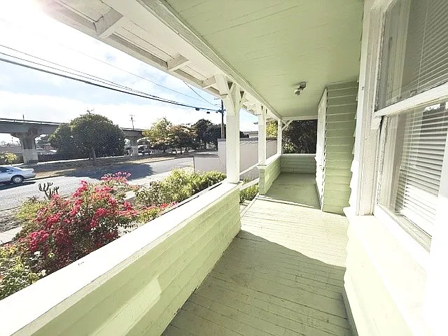 1538 Lexington Ave — Photo 3