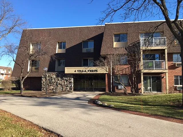 4 Villa Verde Dr #202