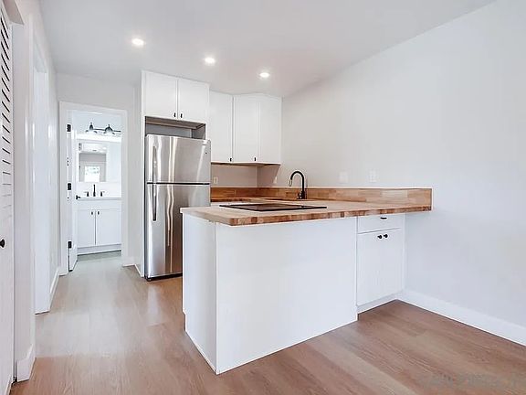 4th image of 122 Lancer Ave #C