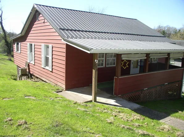 208 6th St, Carolina, WV 26563