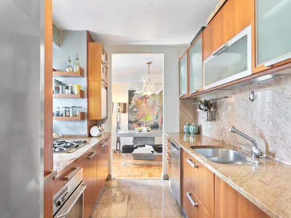 303 East 57th Street image 7 of 12