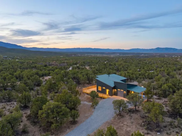 102 Spanish Peaks Road, Arroyo Hondo, NM 87513