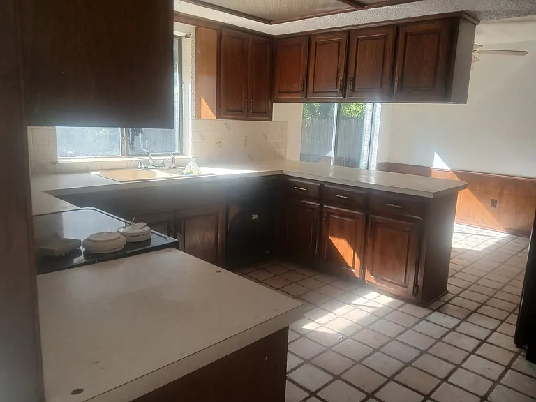 1145 Robin Hood Ln — Photo 12