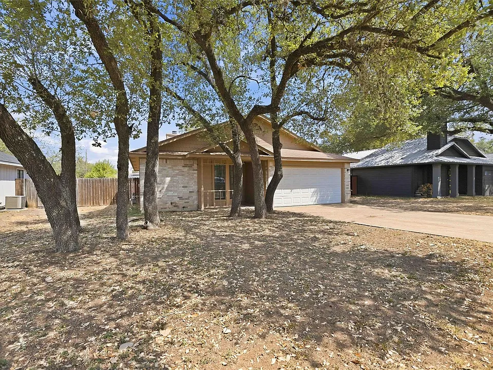 3902 Stonecroft Dr