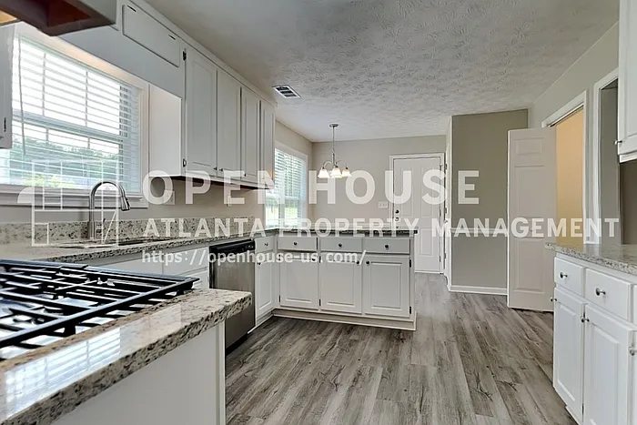 70 Leighs Grove Way — Photo 7