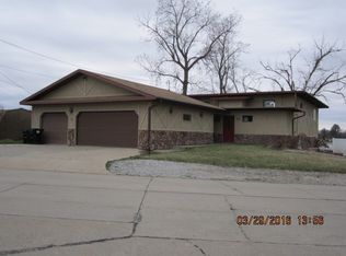 72 Lakeshore Dr, Columbus, NE 68601