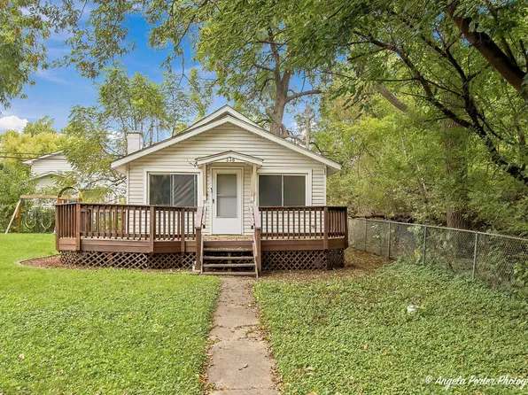 338 E Lakeview Ave, Round Lake Beach, IL 60073
