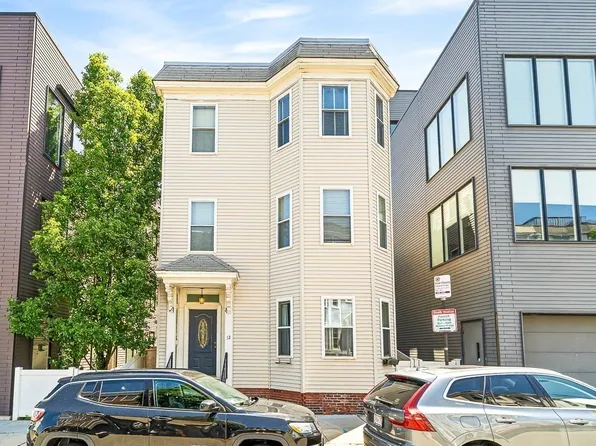 12 I St #1, South Boston, MA 02127