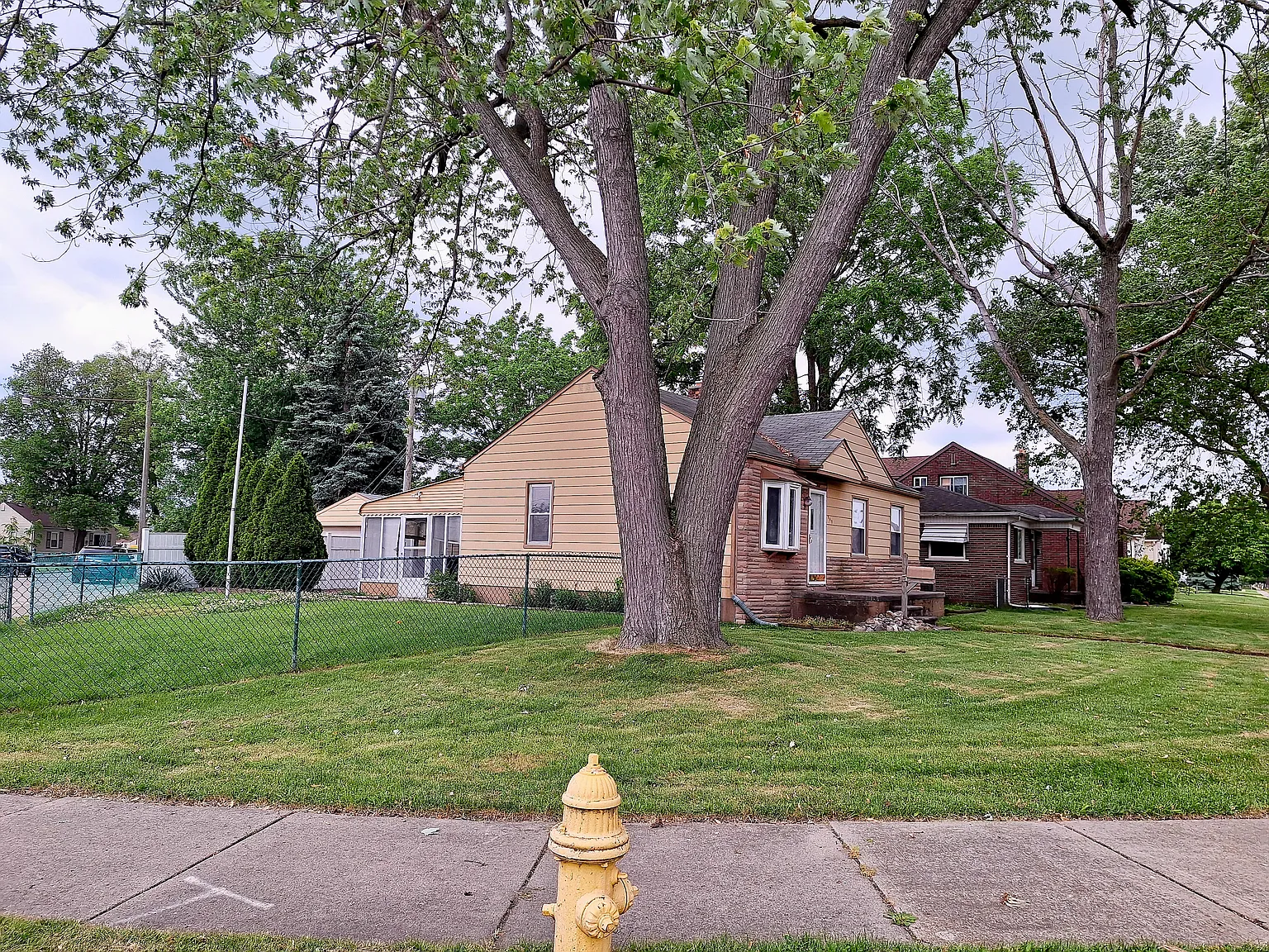 3 bed, 980 sqft, $1,500 — Photo 2
