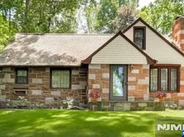65 Glasgow Terrace, Mahwah, NJ 07430