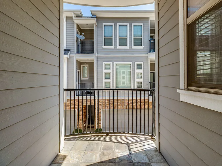 2326 Stutz Dr #103 — Photo 15