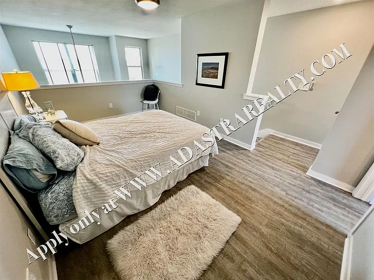 4545 Madison Ave — Photo 18
