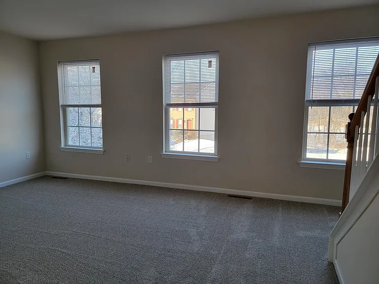 673 Rockwood Dr — Photo 9