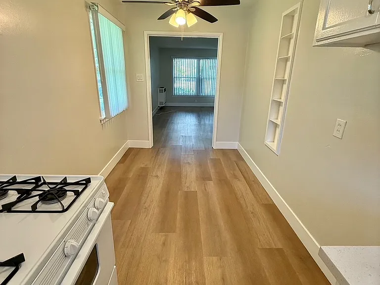 820 E San Antonio Dr — Photo 2