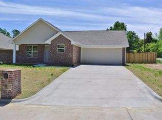 902 Vicki Ln, Texarkana, AR 71854